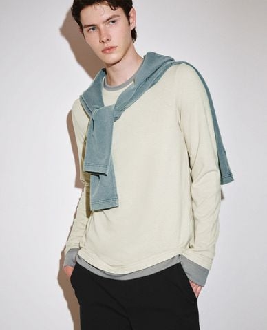  URBAN REVIVO - Áo thun nam cổ tròn tay dài trẻ trung 