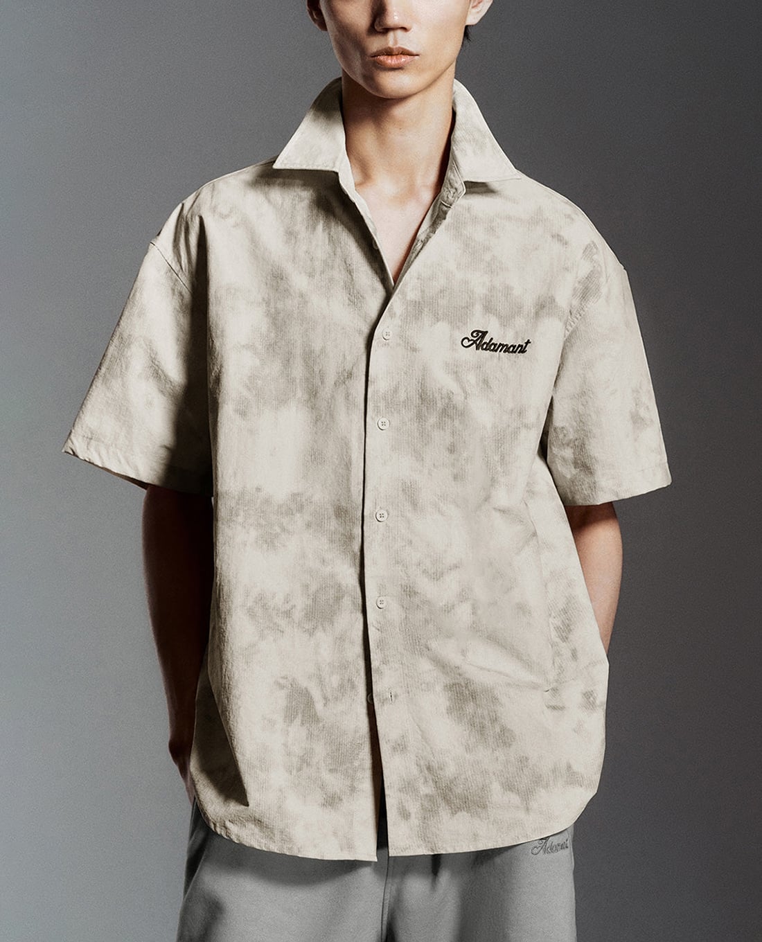 URBAN REVIVO - Áo sơ mi nam cổ bẻ tay ngắn hiện đại