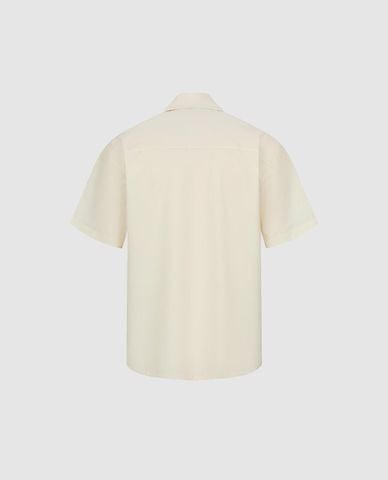  URBAN REVIVO - Áo sơ mi nam cổ bẻ tay ngắn in hoạ tiết 