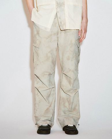  URBAN REVIVO - Quần nam ống rộng phối túi hộp 