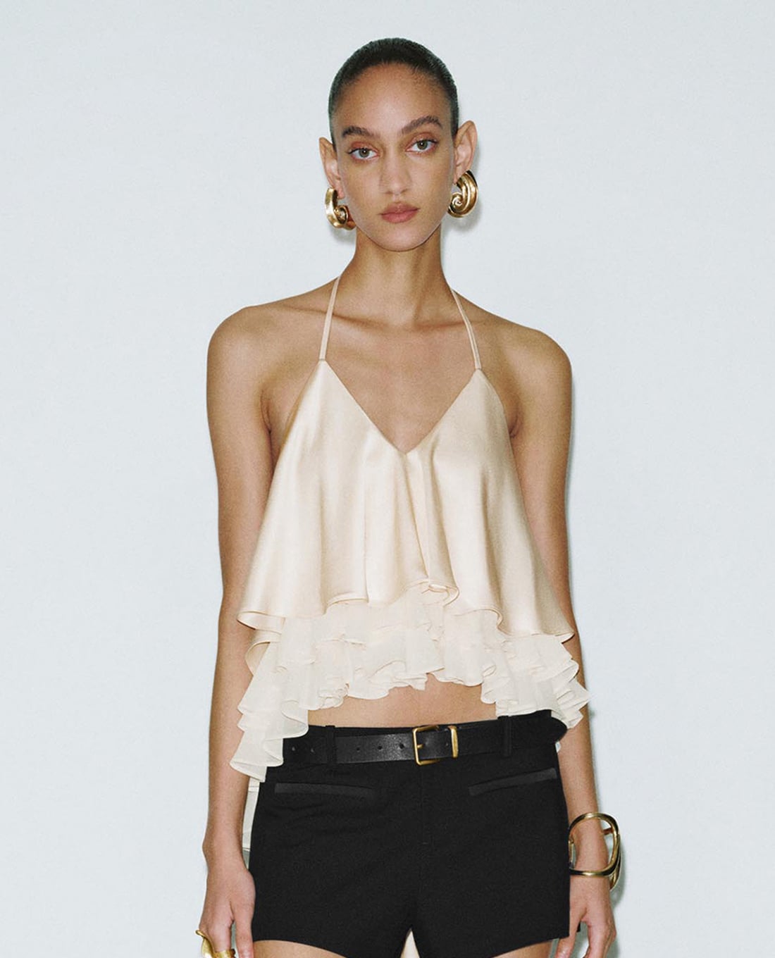 URBAN REVIVO - Áo kiểu nữ cổ yếm xếp tầng Ruffle Hem