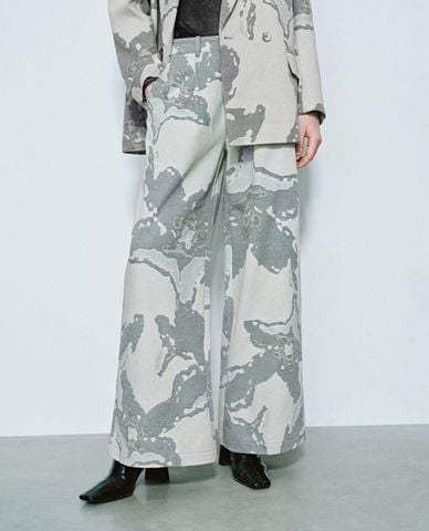  URBAN REVIVO - Quần jeans nữ ống rộng hiện đại 