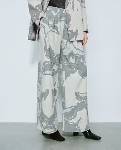  URBAN REVIVO - Quần jeans nữ ống rộng hiện đại 