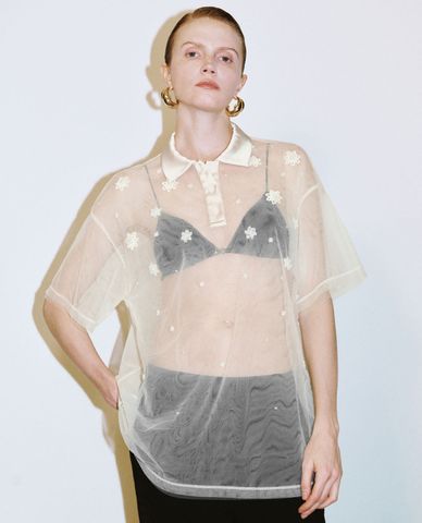  URBAN REVIVO - Áo thun nữ thiết kế xuyên thấu cá tính 