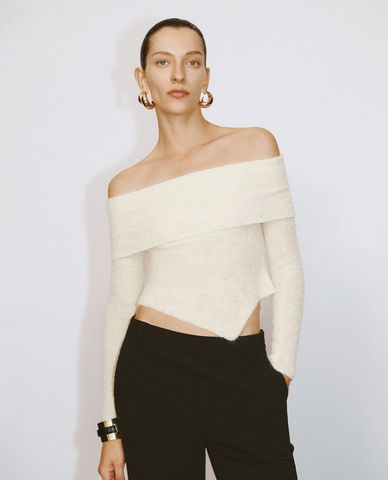  URBAN REVIVO - Áo trễ vai nữ tay dài phom ôm 