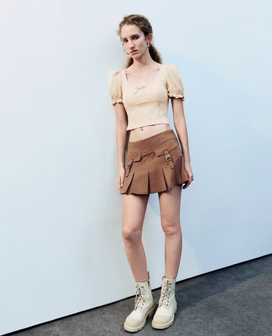  URBAN REVIVO - Áo kiểu nữ cổ chữ U tay bồng 