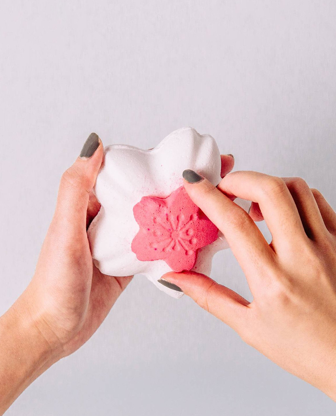 LUSH - Bom tắm Blooming Beautiful