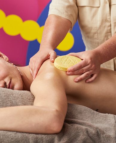  LUSH - Thanh massage dưỡng thể Karma 