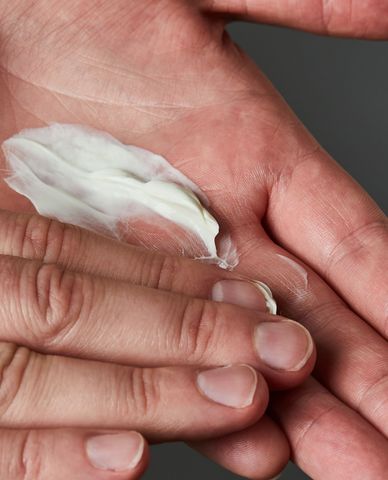  LUSH - Kem dưỡng da tay Handy Gurugu 