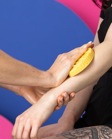  LUSH - Thanh massage dưỡng thể Each Peach 