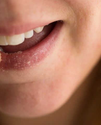  LUSH - Tẩy tế bào chết môi Mint Julips 