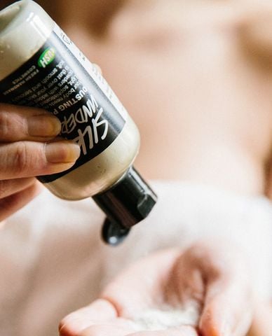  LUSH - Phấn dưỡng ẩm Silky Underwear 