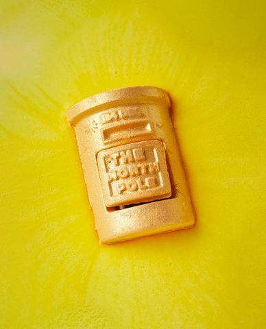  LUSH - Bom tắm Santa's Postbox 