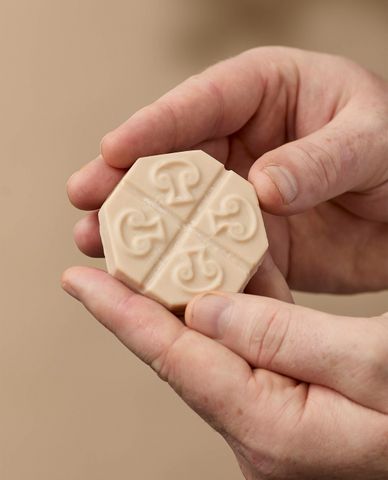  LUSH - Sáp dưỡng ẩm Full of Grace 