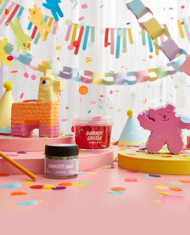  LUSH - Tẩy tế bào chết môi Confetti Cake 