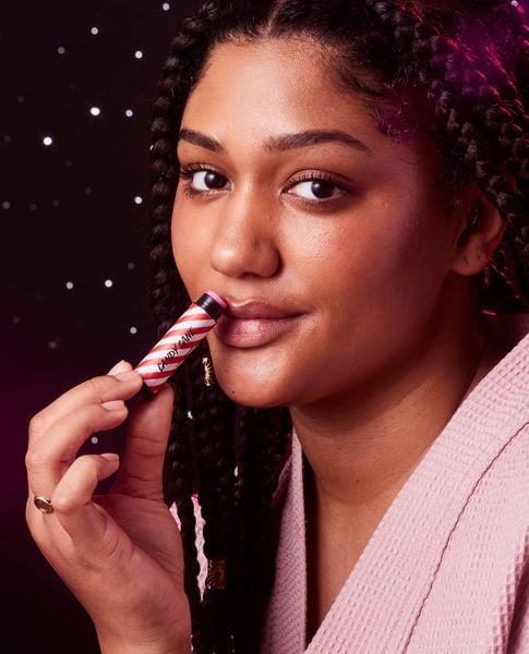 Tặng quà 8/3 cho mẹ - son dưỡng