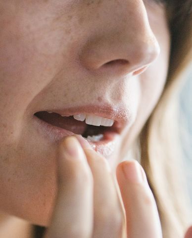  LUSH - Sáp dưỡng môi Honey Trap 