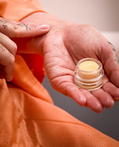  LUSH - Nước hoa khô Alina 