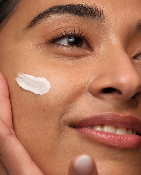 Tặng quà 20/10 cho mẹ với Kem dưỡng ẩm