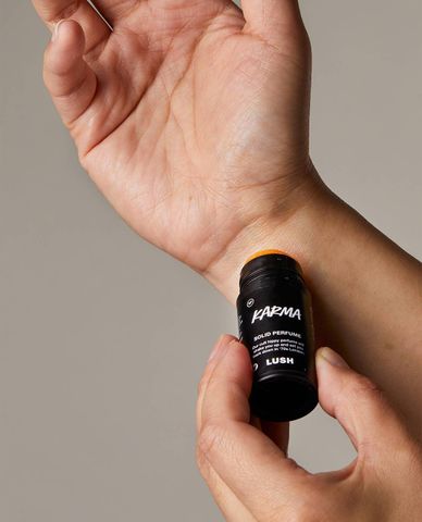  LUSH - Nước hoa khô Karma 