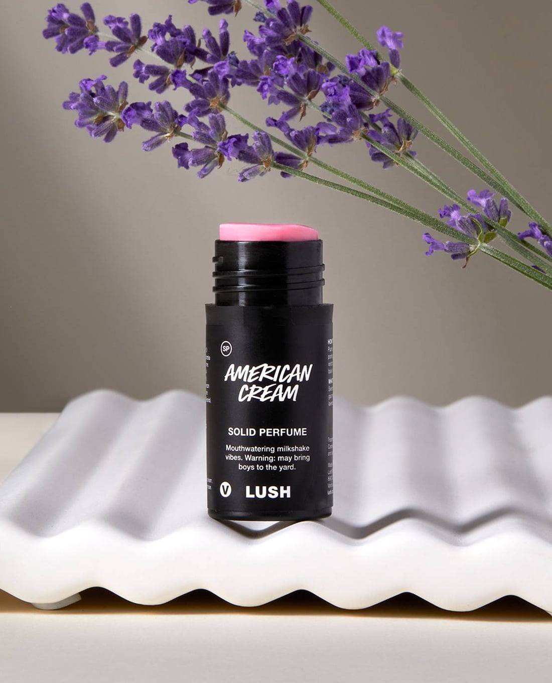 LUSH - Nước hoa khô American Cream