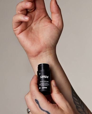 LUSH - Nước hoa khô Shade 