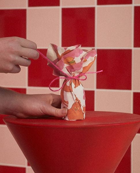 Giấy gói quà LUSH