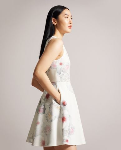  TED BAKER - Đầm sát nách mini cổ V Emleey 