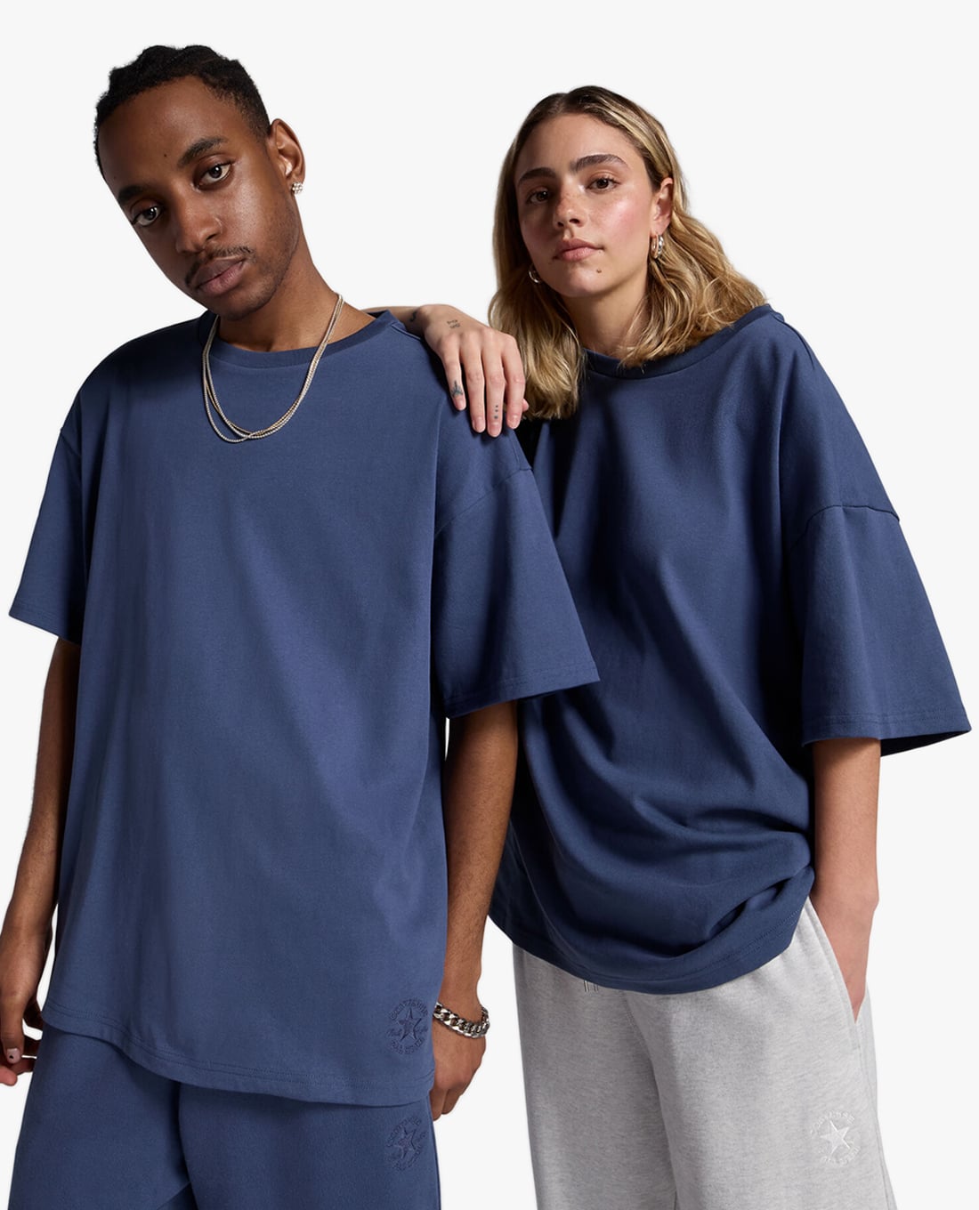 CONVERSE - Áo thun unisex cổ tròn tay ngắn Gold Standard