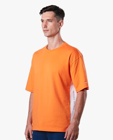  SKECHERS - Áo thun unisex cổ tròn tay ngắn hiện đại 