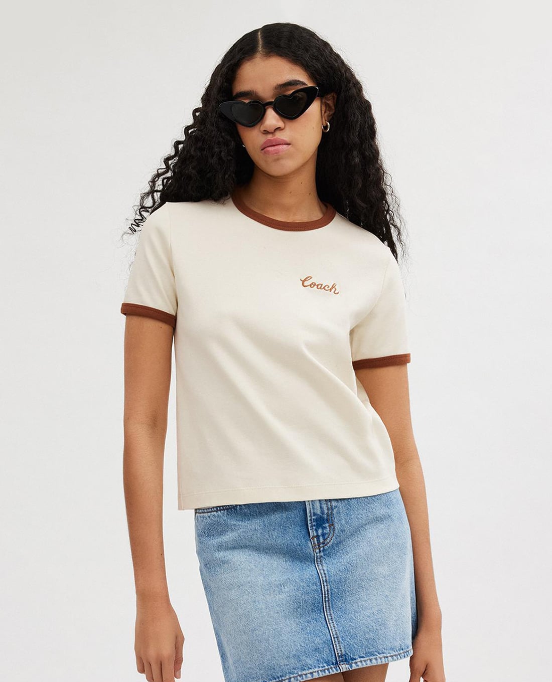 COACH - Áo thun nữ cổ tròn Signature Ringer