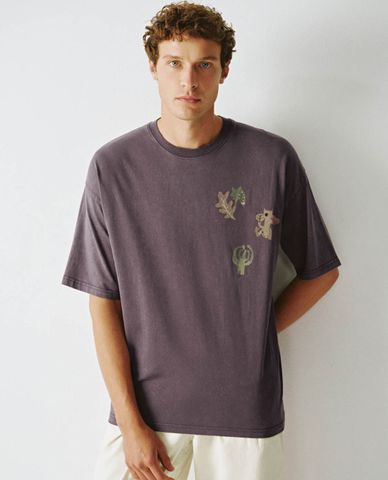  URBAN REVIVO - Áo thun nam cổ tròn tay ngắn trẻ trung 