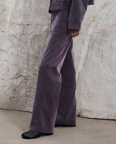  URBAN REVIVO - Quần jeans nữ ống rộng wash bạc cá tính Straight 