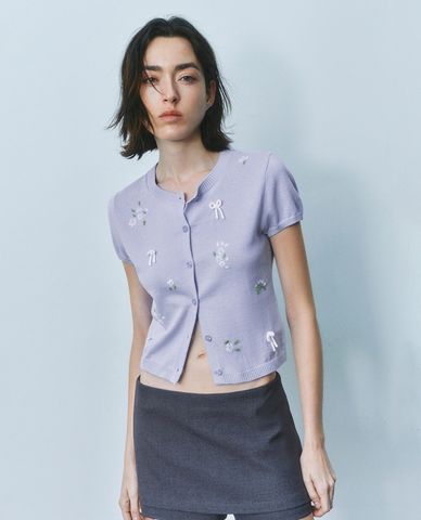  URBAN REVIVO - Áo khoác dệt kim nữ tay ngắn phom croptop 