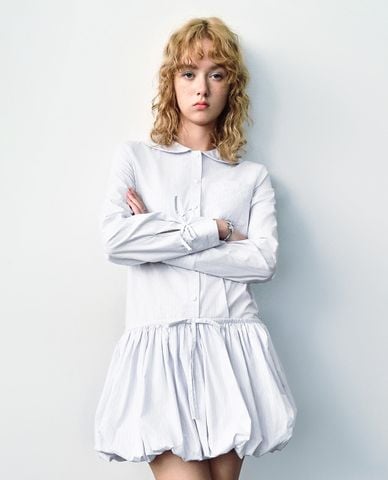  URBAN REVIVO - Đầm sơ mi cổ bẻ tay dài phom mini dáng bí hiện đại Bubble Hem 