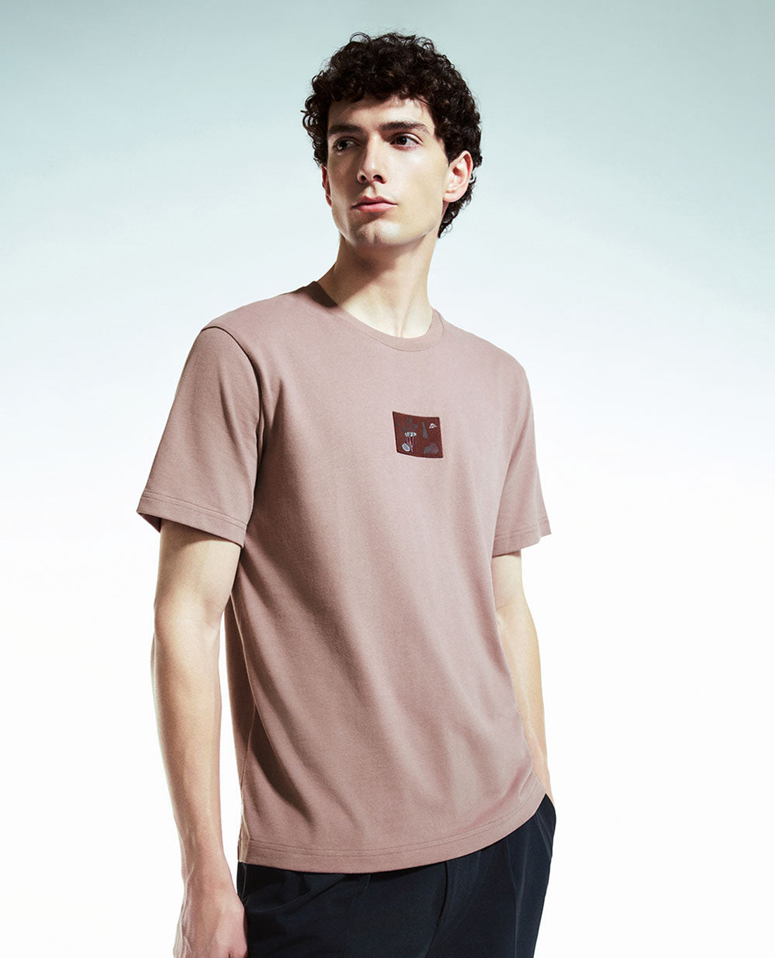 URBAN REVIVO - Áo thun nam cổ tròn tay ngắn Printed Straight