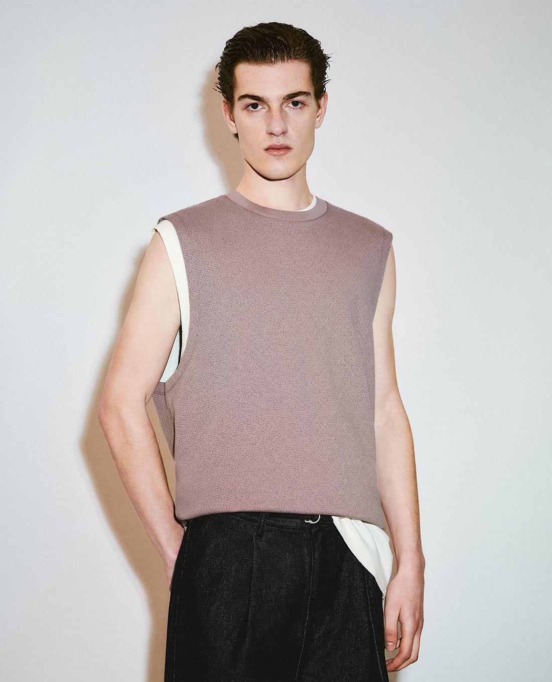 URBAN REVIVO - Áo ba lỗ nam cổ tròn hiện đại