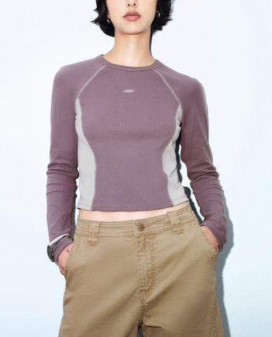  URBAN REVIVO - Áo croptop nữ cổ tròn tay dài phom ôm 
