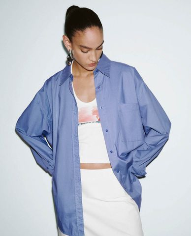  URBAN REVIVO - Áo sơ mi nữ cổ bẻ tay dài phom rộng cá tính 