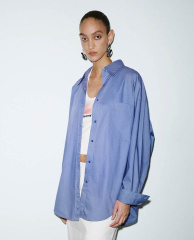  URBAN REVIVO - Áo sơ mi nữ cổ bẻ tay dài phom rộng cá tính 