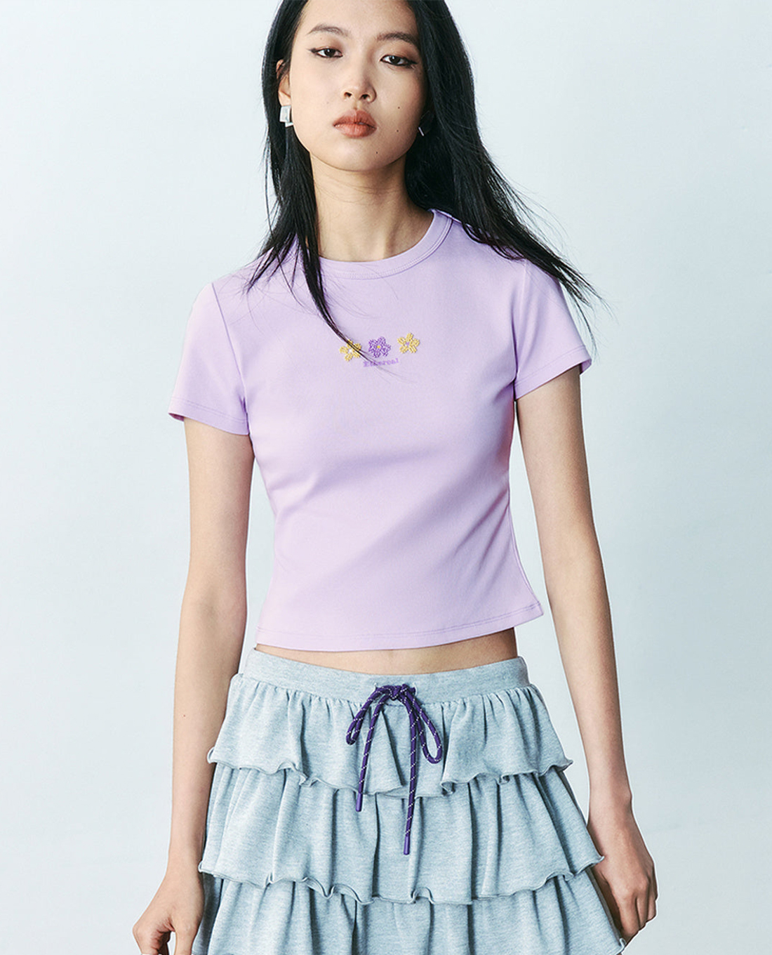 URBAN REVIVO - Áo thun nữ cổ tròn tay ngắn hiện đại