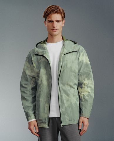  URBAN REVIVO - Áo khoác nam phối mũ khóa zip hiện đại Oversized 