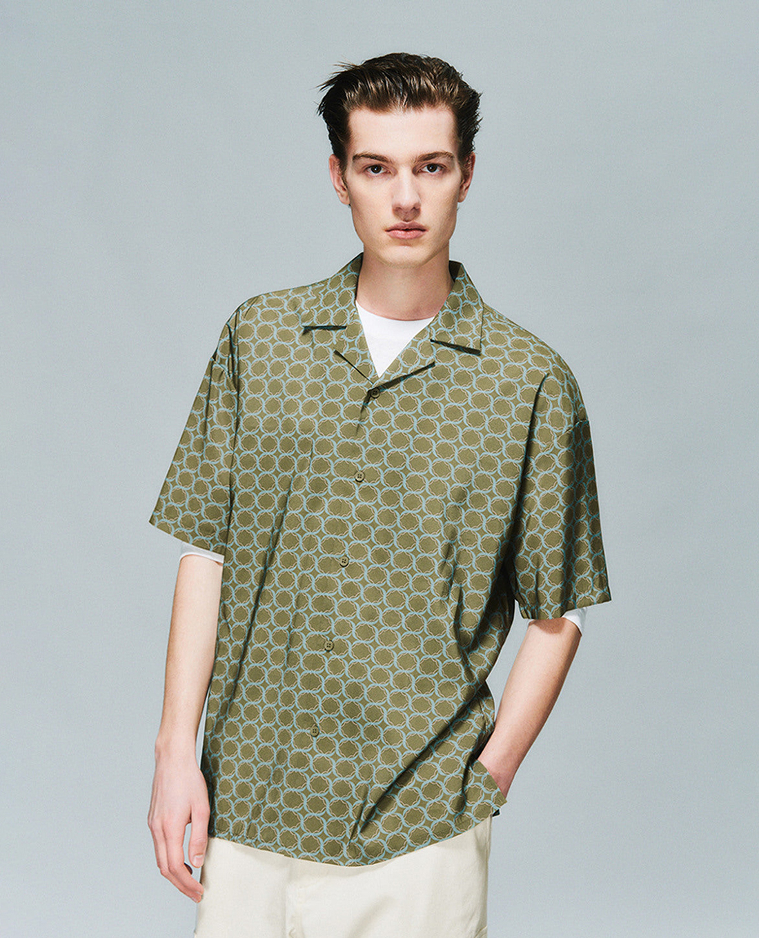 URBAN REVIVO - Áo sơ mi nam cổ bẻ tay ngắn Loose