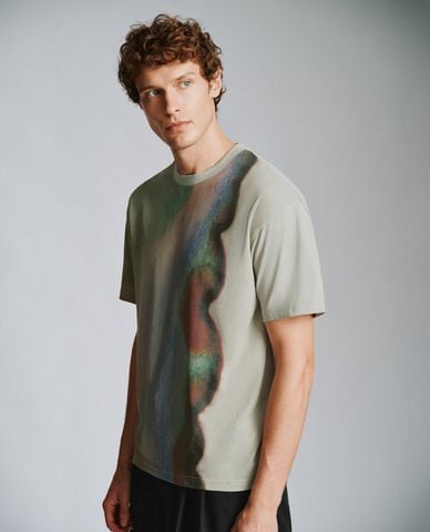  URBAN REVIVO - Áo thun nam cổ tròn tay ngắn in họa tiết thời trang 