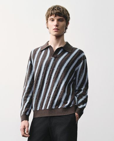  URBAN REVIVO - Áo dệt kim nam cổ bẻ tay dài phối sọc hiện đại 