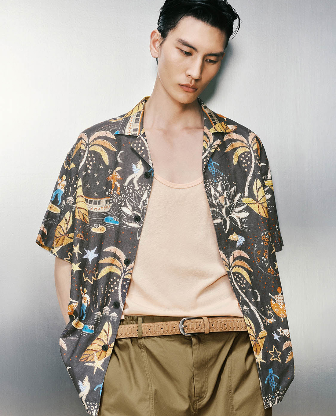 URBAN REVIVO - Áo sơ mi nam cổ bẻ tay ngắn Printed