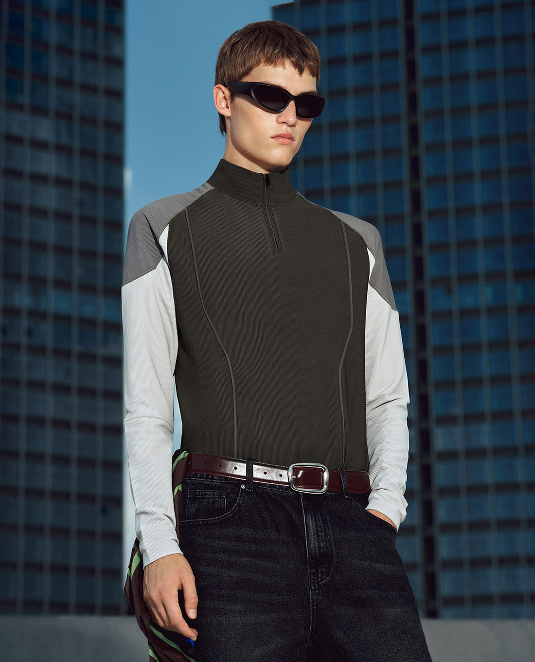 URBAN REVIVO - Áo thun nam cổ cao tay dài Zip Half Placket