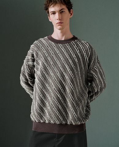  URBAN REVIVO - Áo dệt kim nam cổ tròn tay dài Loose 