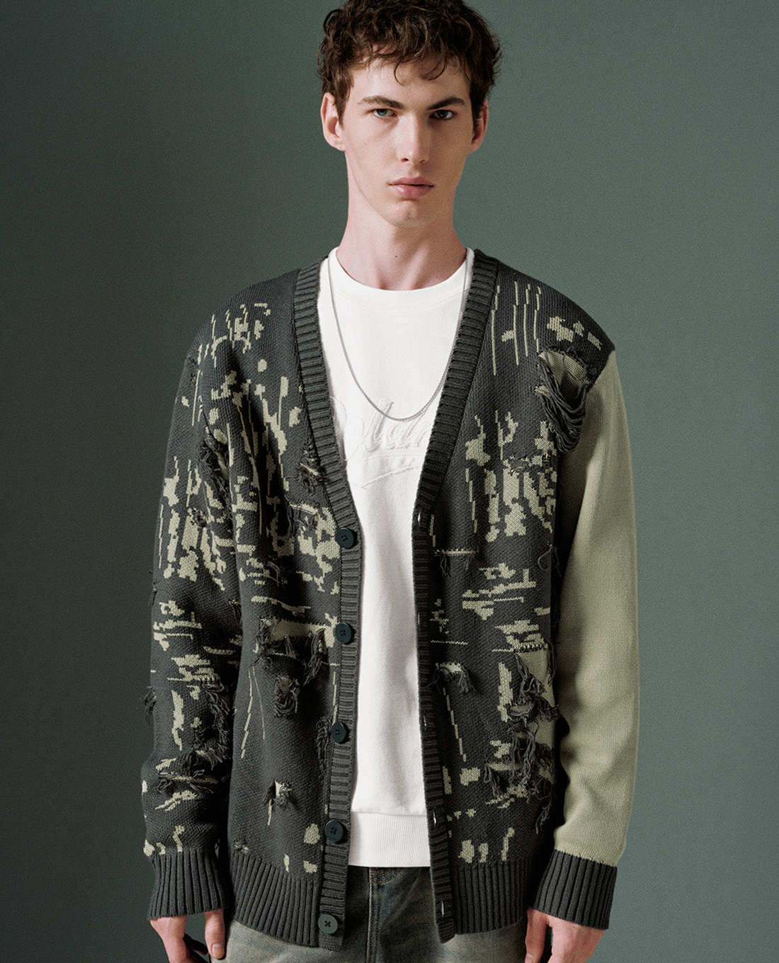 URBAN REVIVO - Áo khoác cardigan nam cổ V tay dài Button Up