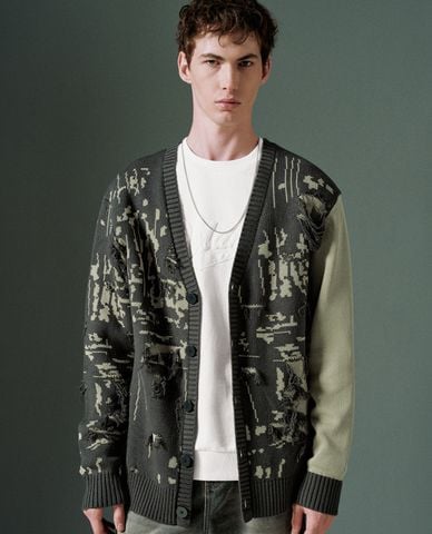  URBAN REVIVO - Áo khoác cardigan nam cổ V tay dài Button Up 